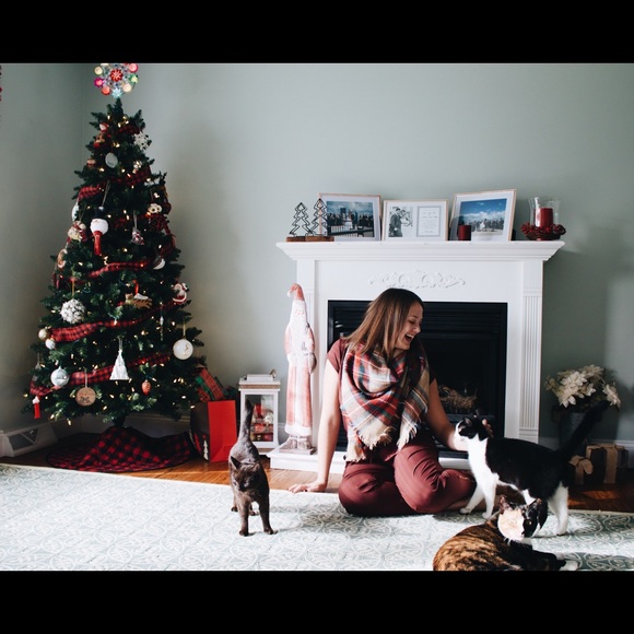 Meet your Posher, Erin - Picture 3 of 5